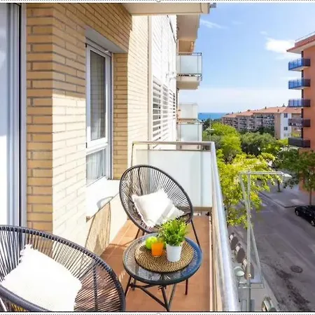 4 In Apartment *